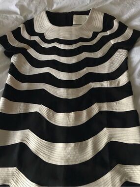 Karta Black and Cream Wave Stripe Short Sleeve Dress - Size Med
